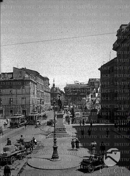Largo di Torre Argentina vista da Largo Arenula durante le demolizioni