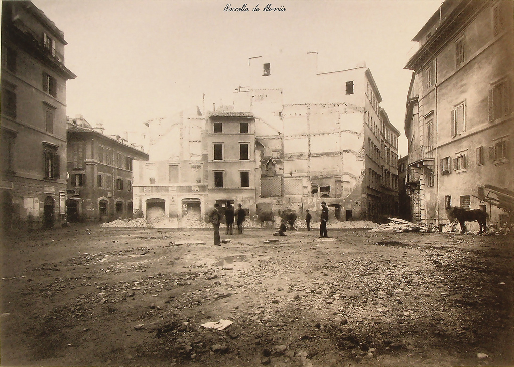 1885 - Demolizioni tra Via del Sudario e Via della Valle