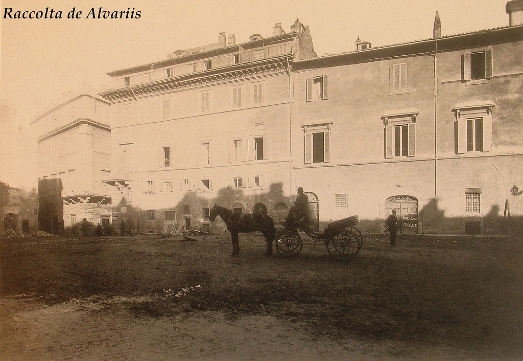 1882 - Largo di Torre Argentina, Palazzo Strozzi non ancora del tutto demolito, ora Palazzo Besso